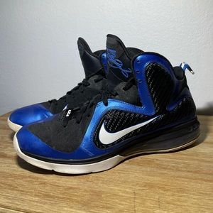 Lebron 9 ‘Kentucky’ Sneakers